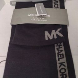 Michael Kors Men Reversible Scraf And Beanie Set 