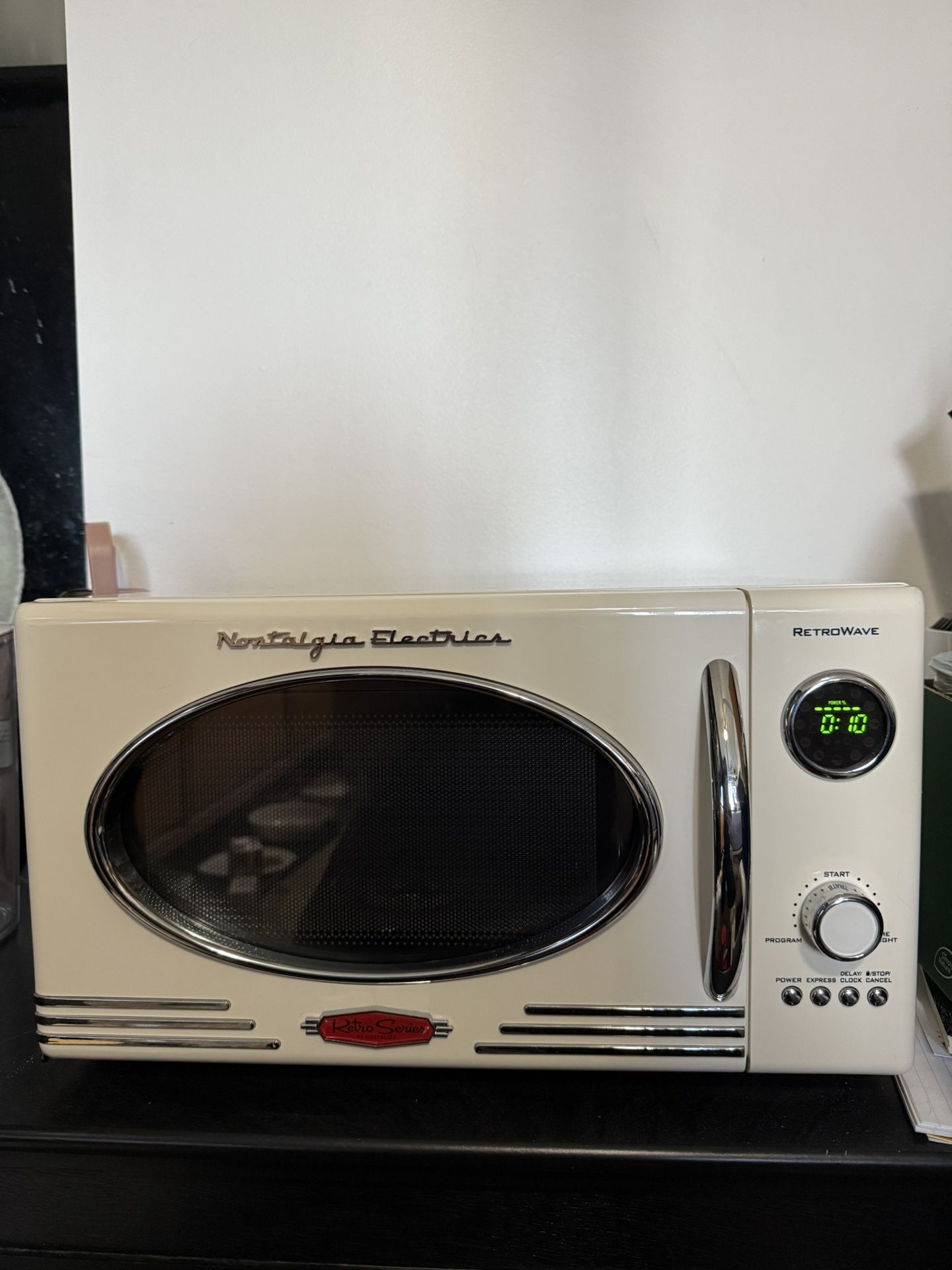 Nostalgia Retro 0.9 Cu. Ft. 800-Watt Countertop Microwave Oven - Ivory