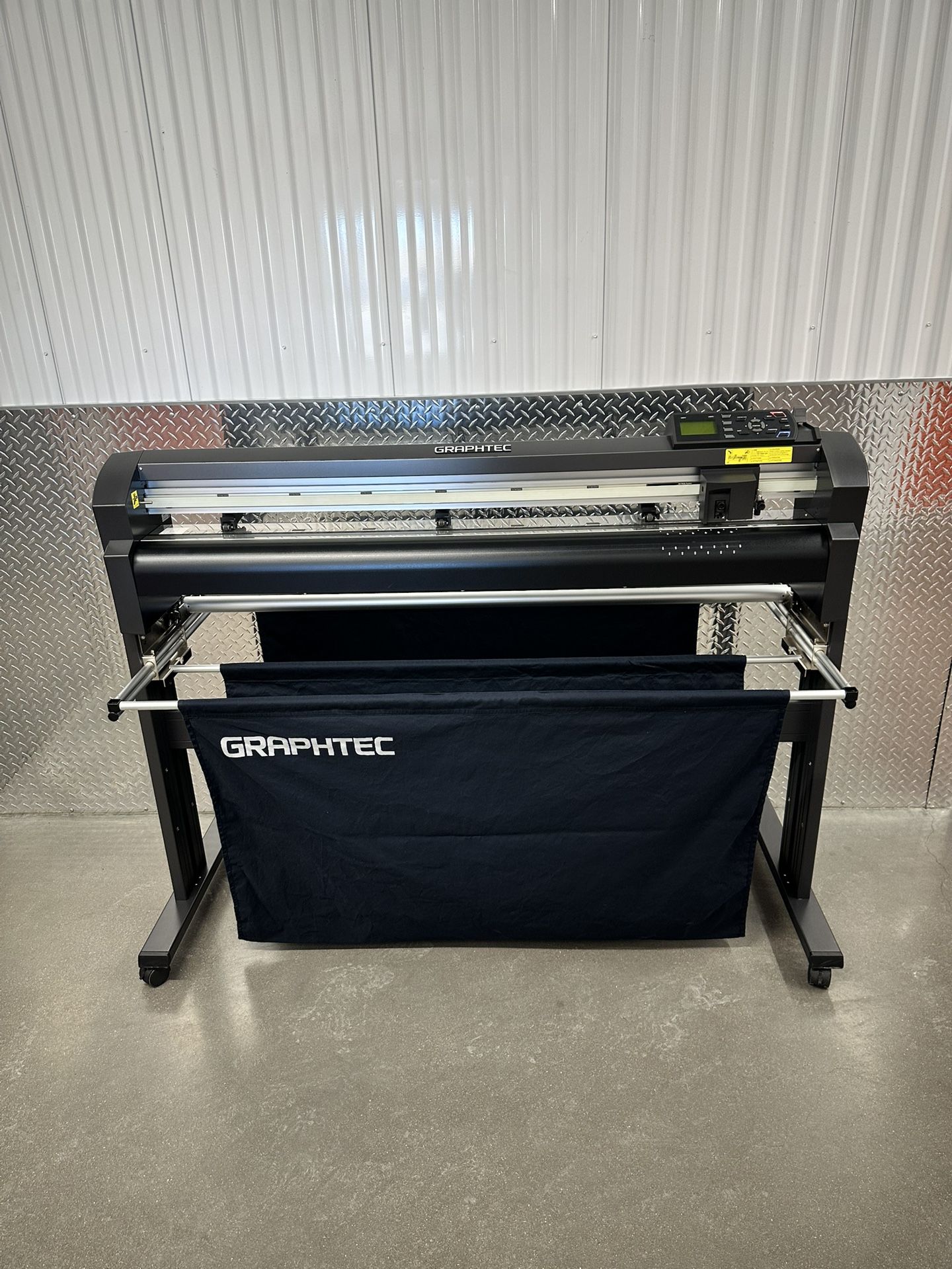 Graphtec FC8000-100 Plotter Beautiful Shape And Works Great