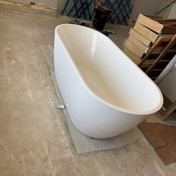 Self standing tub