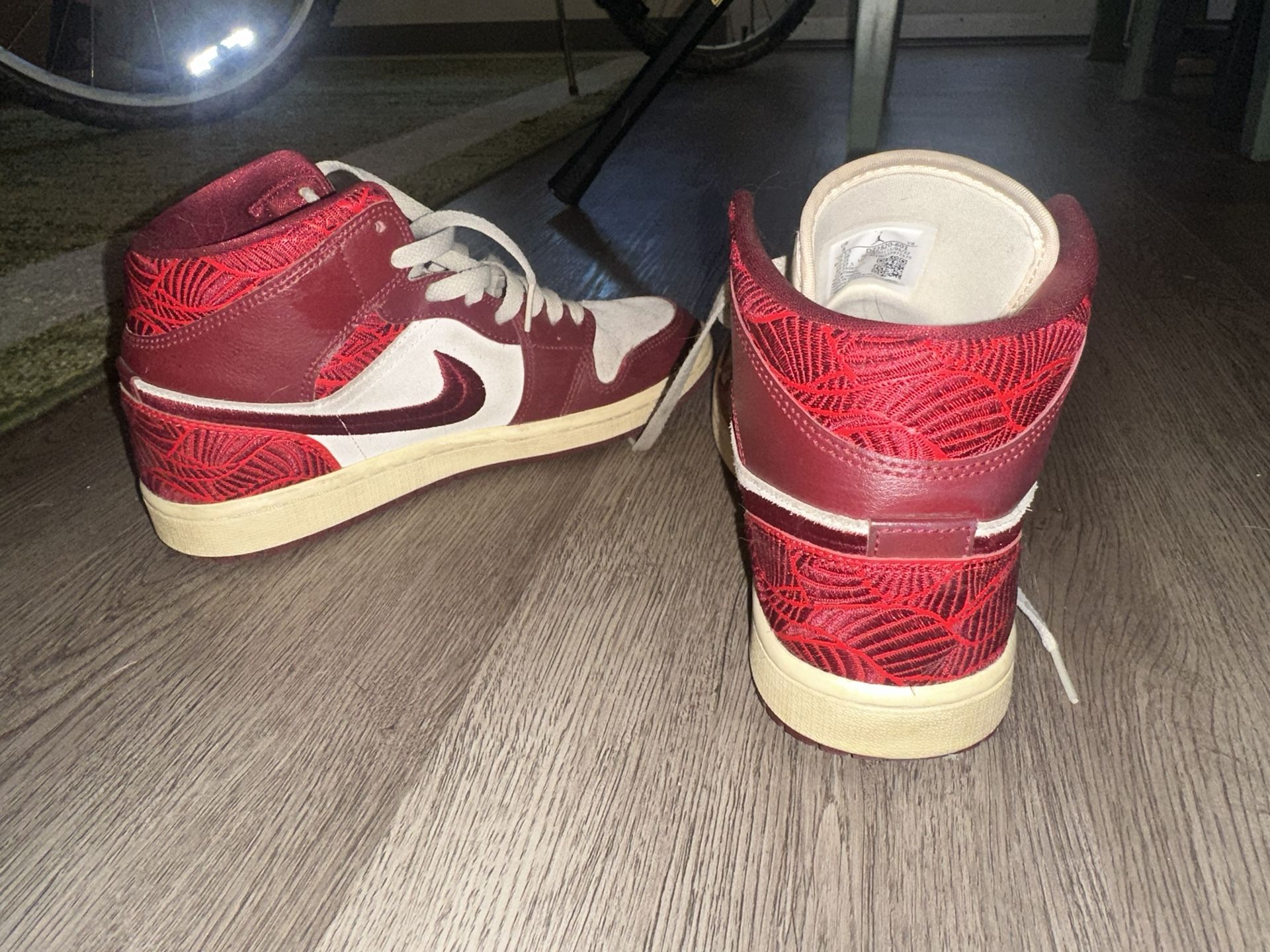 size 8 air jordan 1 mid