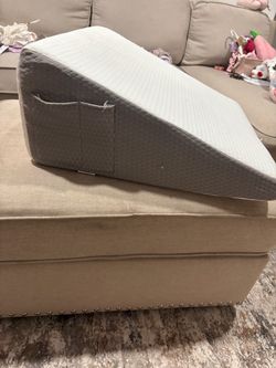 Foam Wedge Pillow with Side Pockets