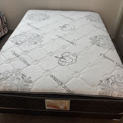 Queen size mattress set organic cotton clean condition