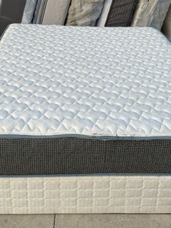 USED QUEEN SIZE MATTRESS ONLY 