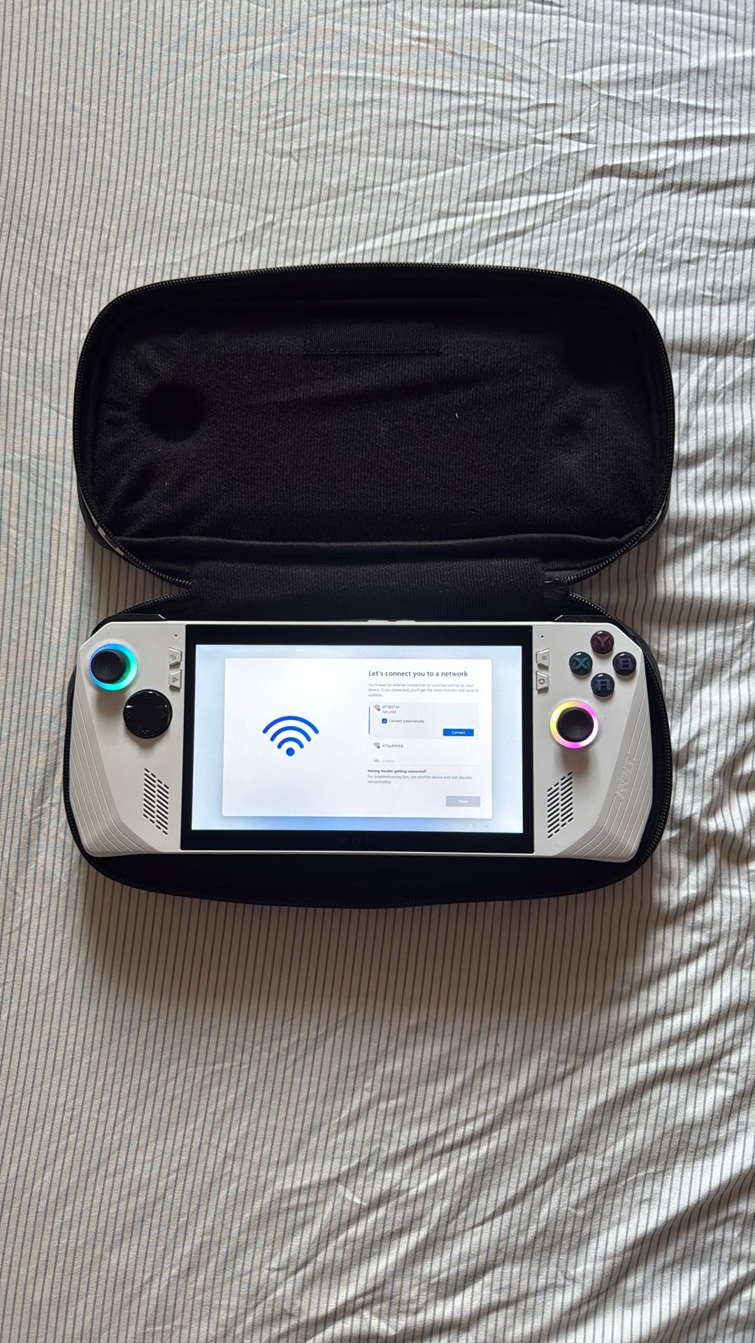 Handheld ASUS rogue ally RC71L