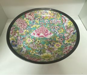A Chinese-style Famille Rose "Mille-Fleur" (Thousand Flowers) porcelain bowl or plate