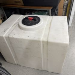 100 Gallon Water Tank 