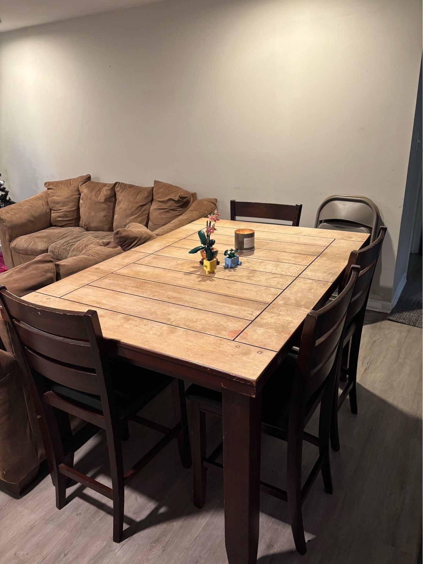 Project Table & 4 chairs. Moving, need gone.