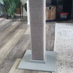 Cat Scratching Post-practically brand new!