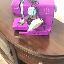 Good working condition sewing machine