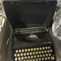 Vintage Tippa S Typewriter