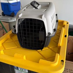 Small pet kennel 