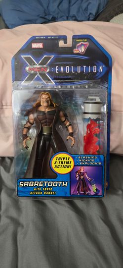 Xmen:Evolution sabretooth with toxic attack barrel by toybiz from marvel.