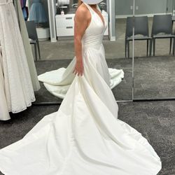 Wedding Dress And Veil With Petticoat Brand New David’s Bridal Ivory Halter Satin Ballgown 