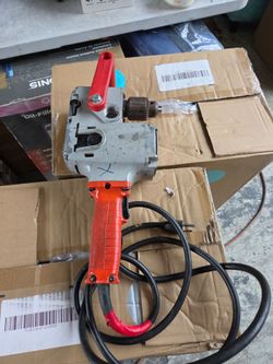 Milwaukee 1675-1 Hole Hawg is a heavy-duty, corded 1/2-inch right-angle drill drilling large holes between wall studs and floor joists. In good condit