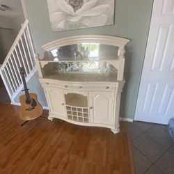 Broyhill Ivory Buffet Sideboard w/ Hutch & Mirror – Wine Rack – Must Sell!