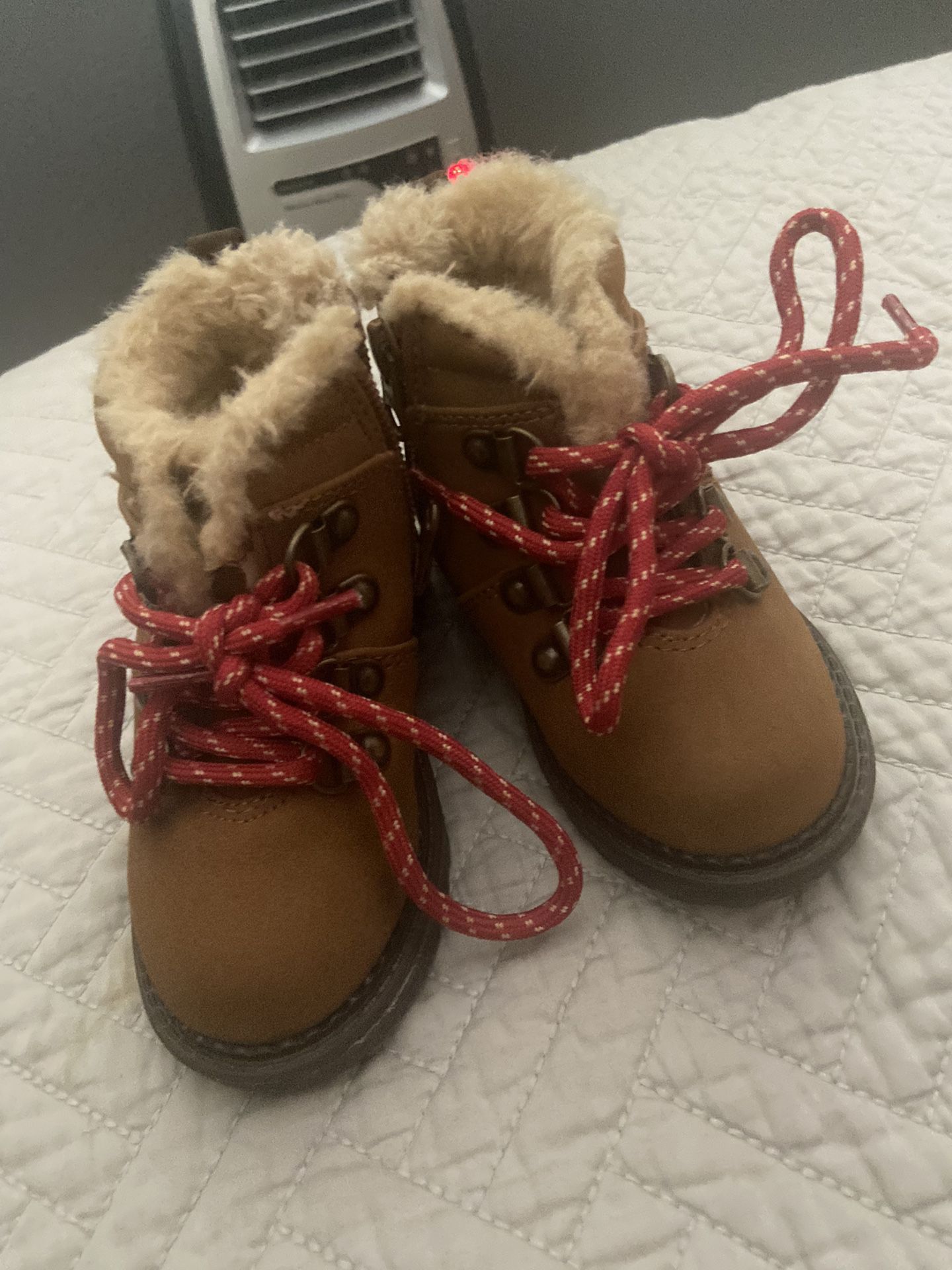 Snow Boots 5c 