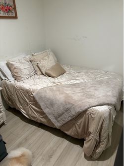 Full bed with base