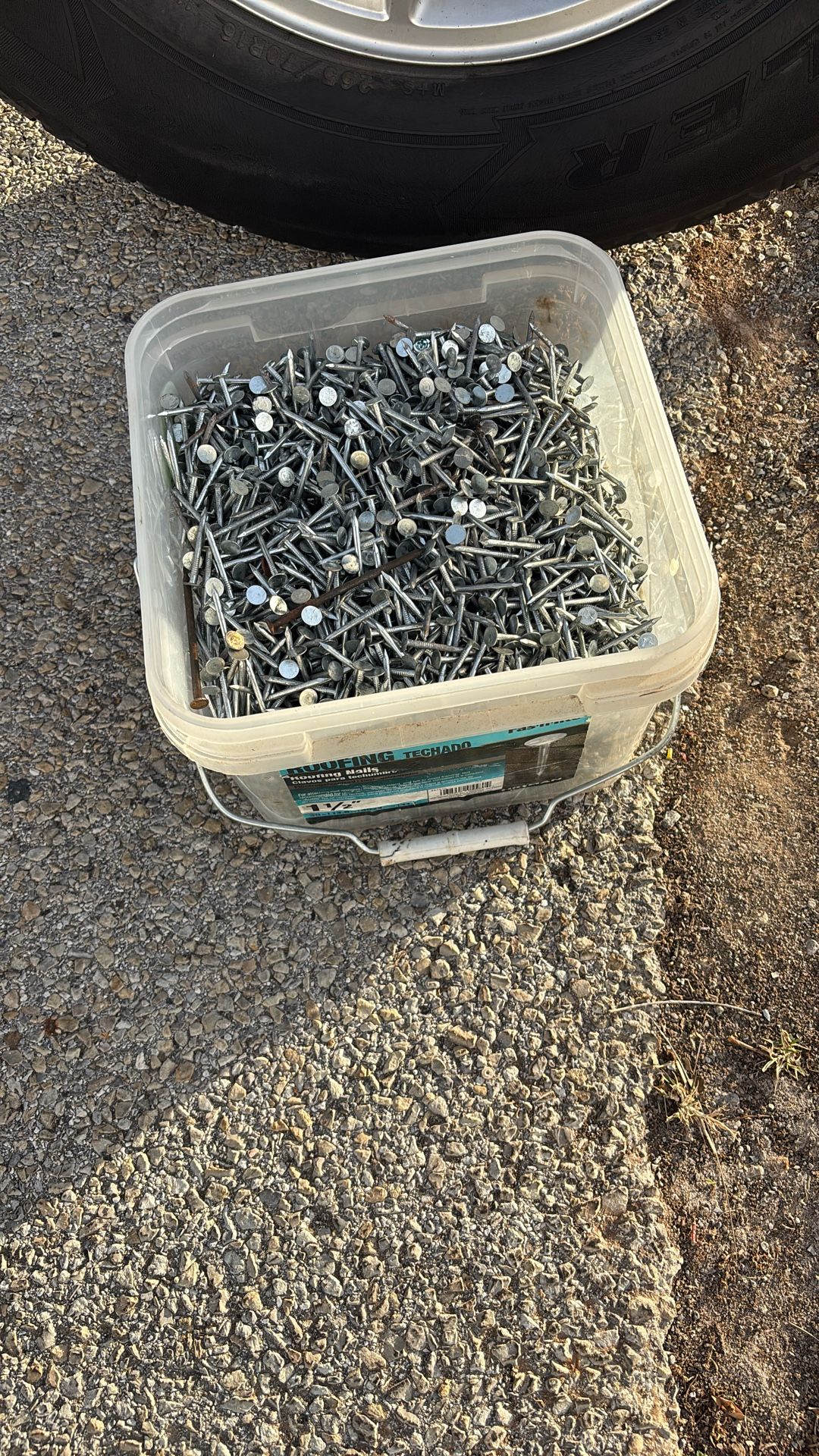 Roofing Nails 1 1/2”