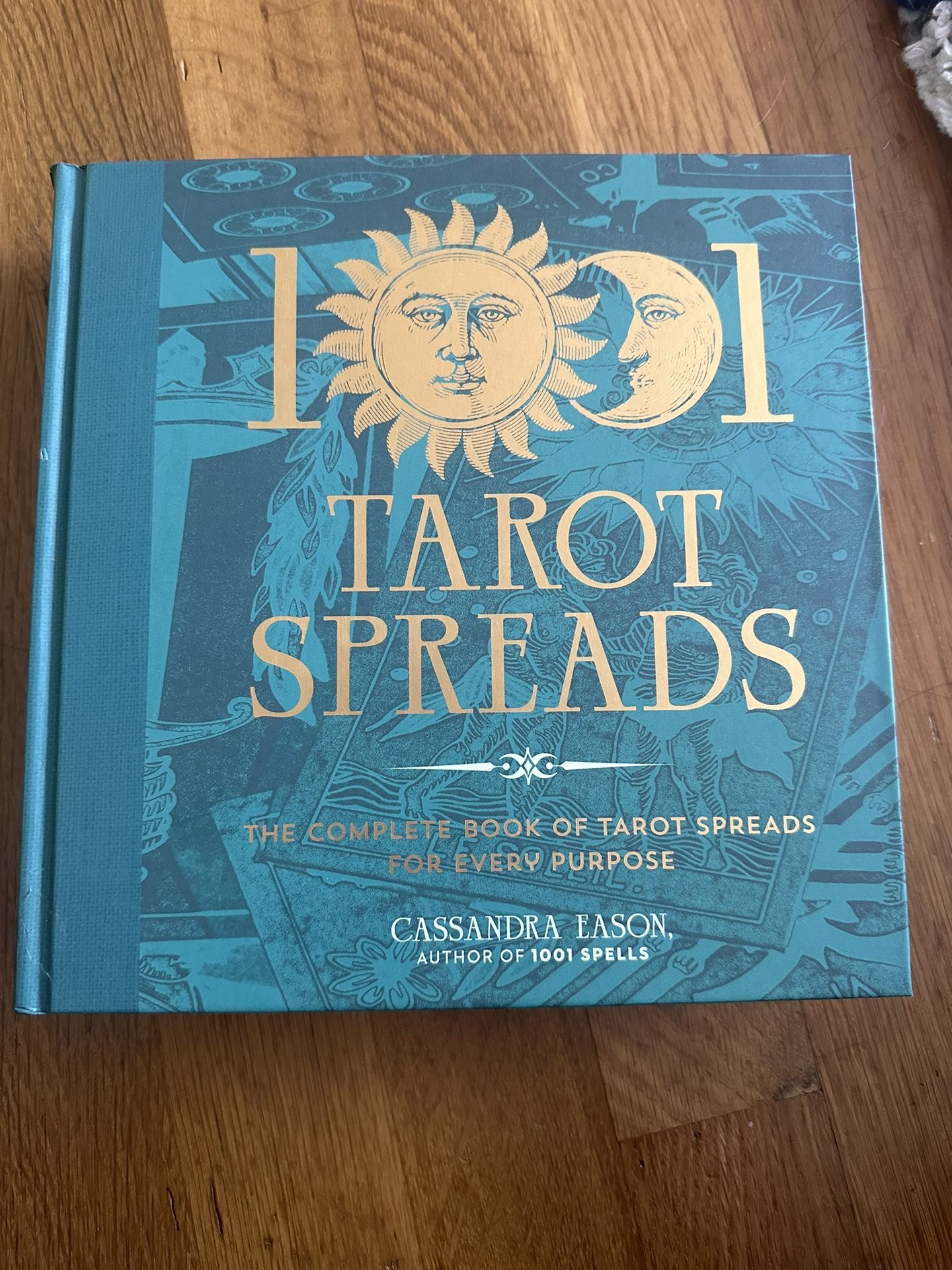 1001 Tarot Card Spreads Book - Brand New