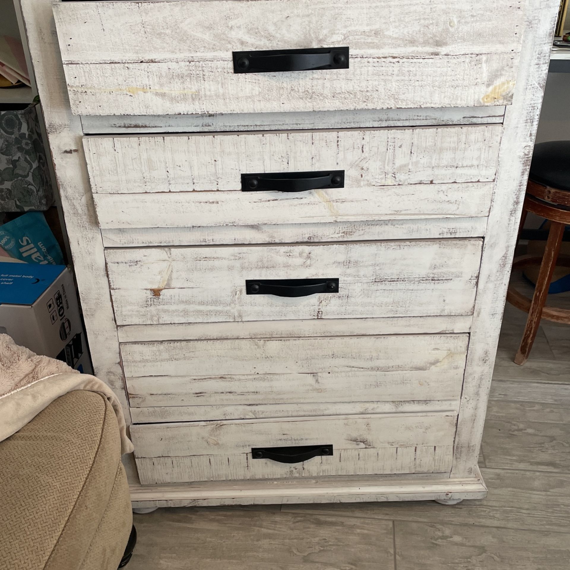 Dresser   