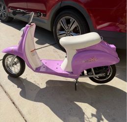 Razor girl moped