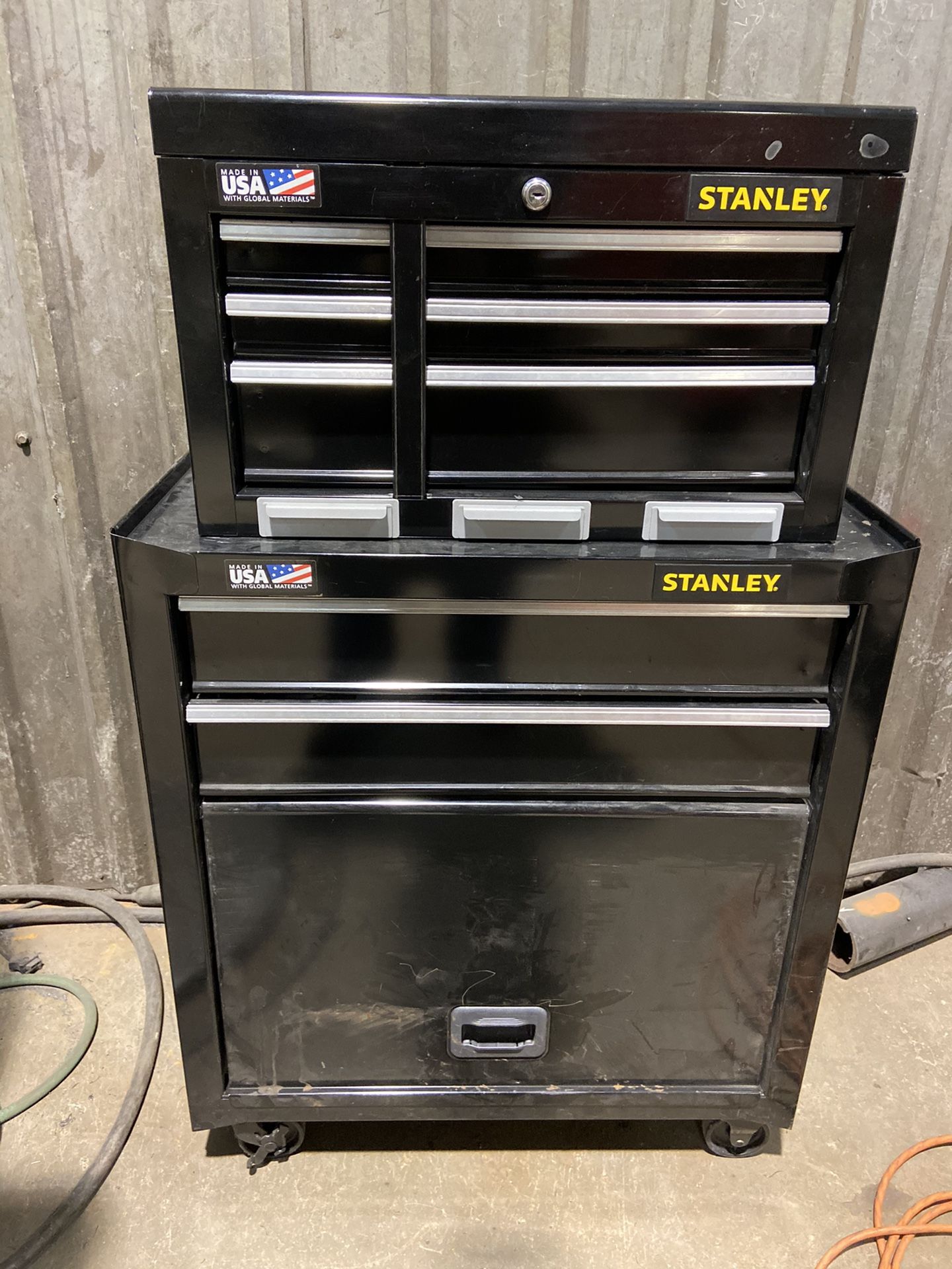 Stanley tool box with 2 Keys