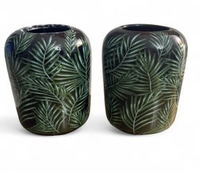 2 Small palm tree and black decor