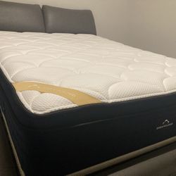 The DreamCloud Premier Rest, Queen, Like New, Perfect Condition