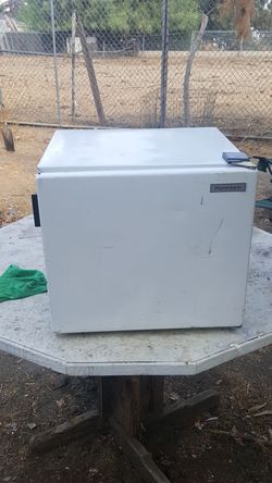 Mini fridge