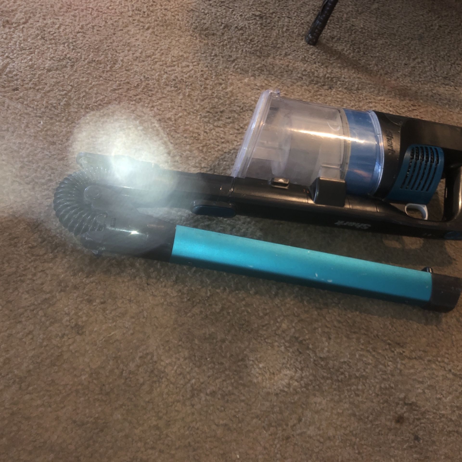Shark Vacuum Cleaner / Aspirateur 40$$ Obo