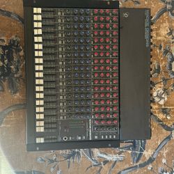 Mackie CR1604-VLZ, 16-Channel MIC/LINE Mixer LOCAL PICKUP ONLY + Cables