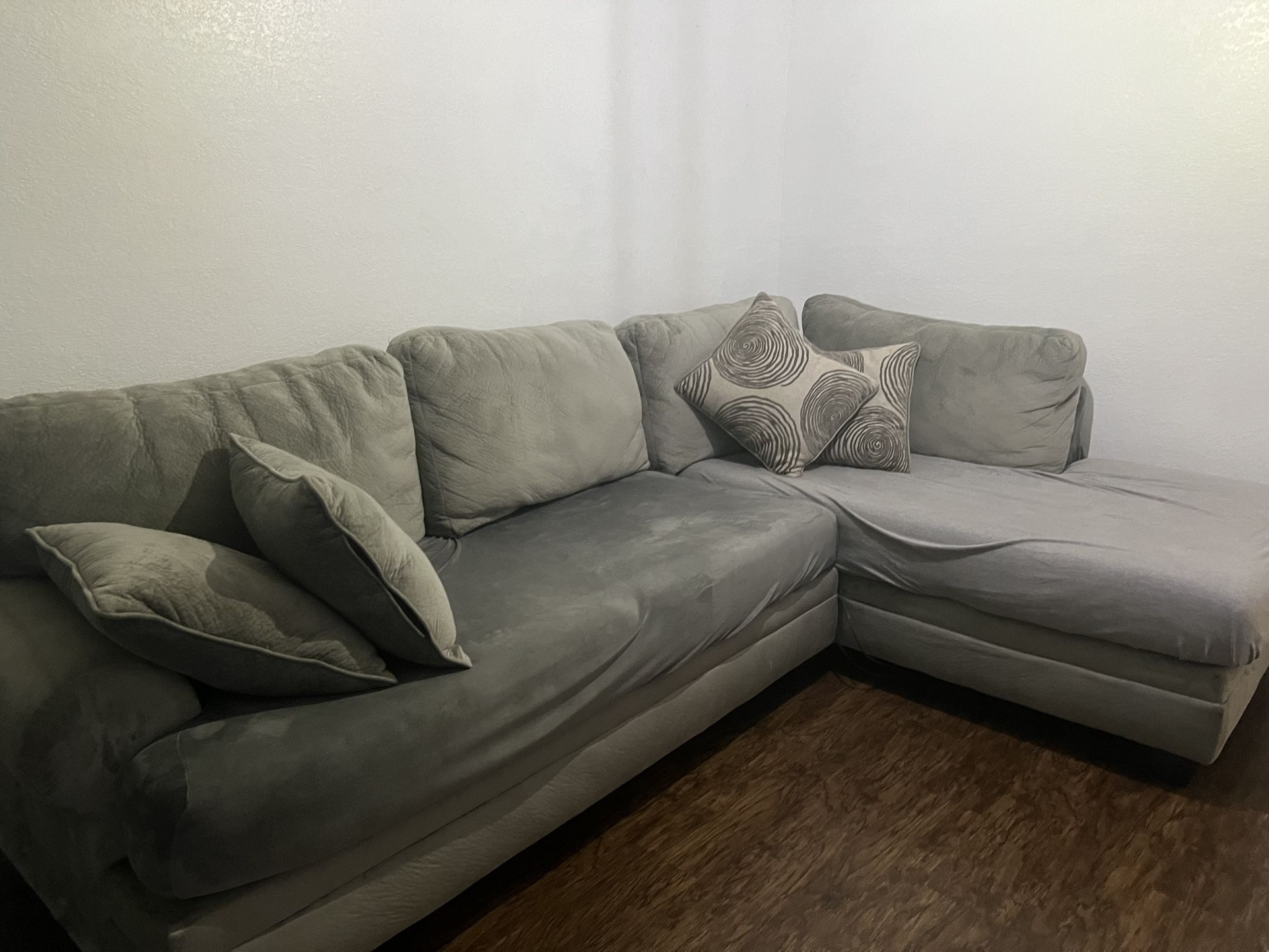 Sofa / Couches