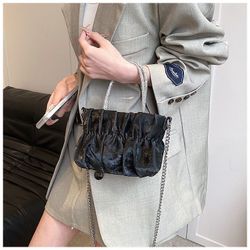 Bao Xingxing! 2024 new fashion pleated cloud versatile hand chain one-shoulder celebrity cross-body bag