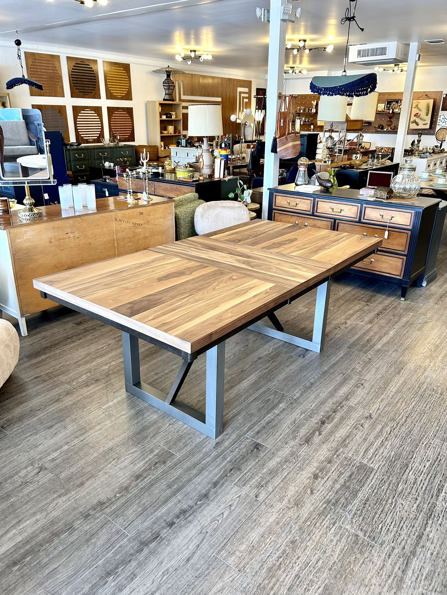 Beautiful Dining Table With Leaf - New!