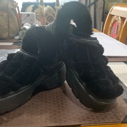 CROCS