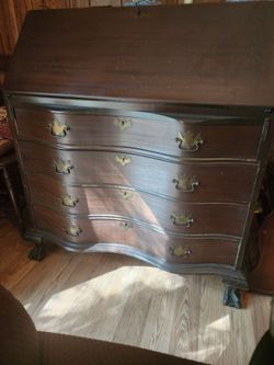 Antique Mahogany Serpentine Chest of Drawers