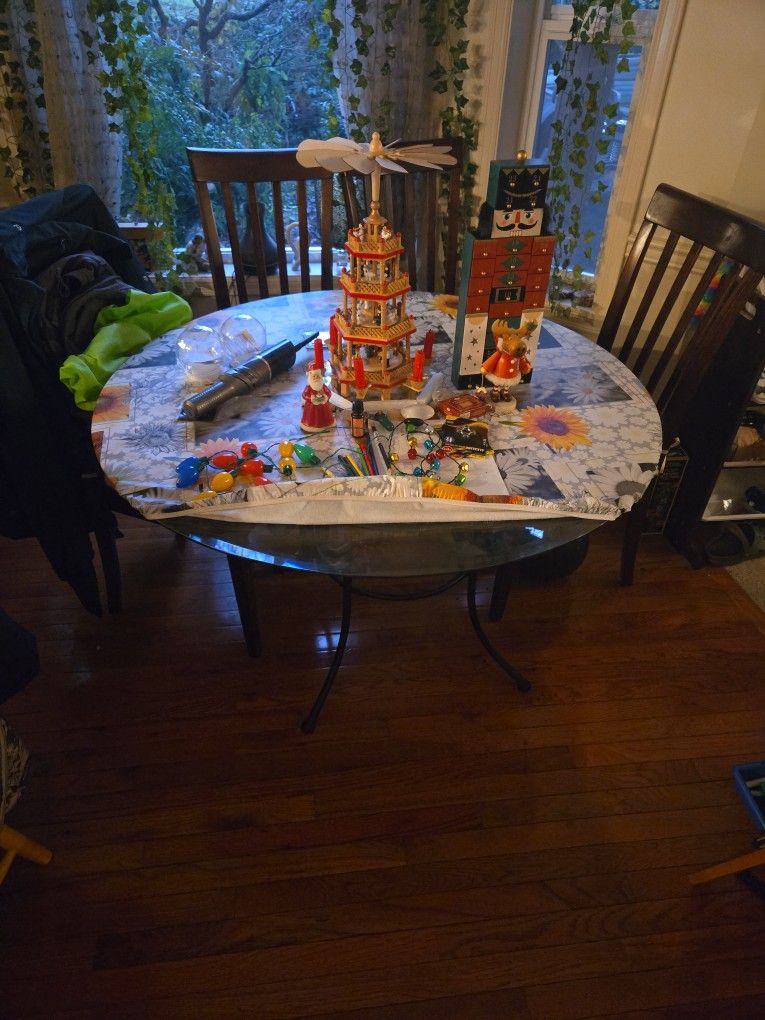 Round Glass Kitchen Table