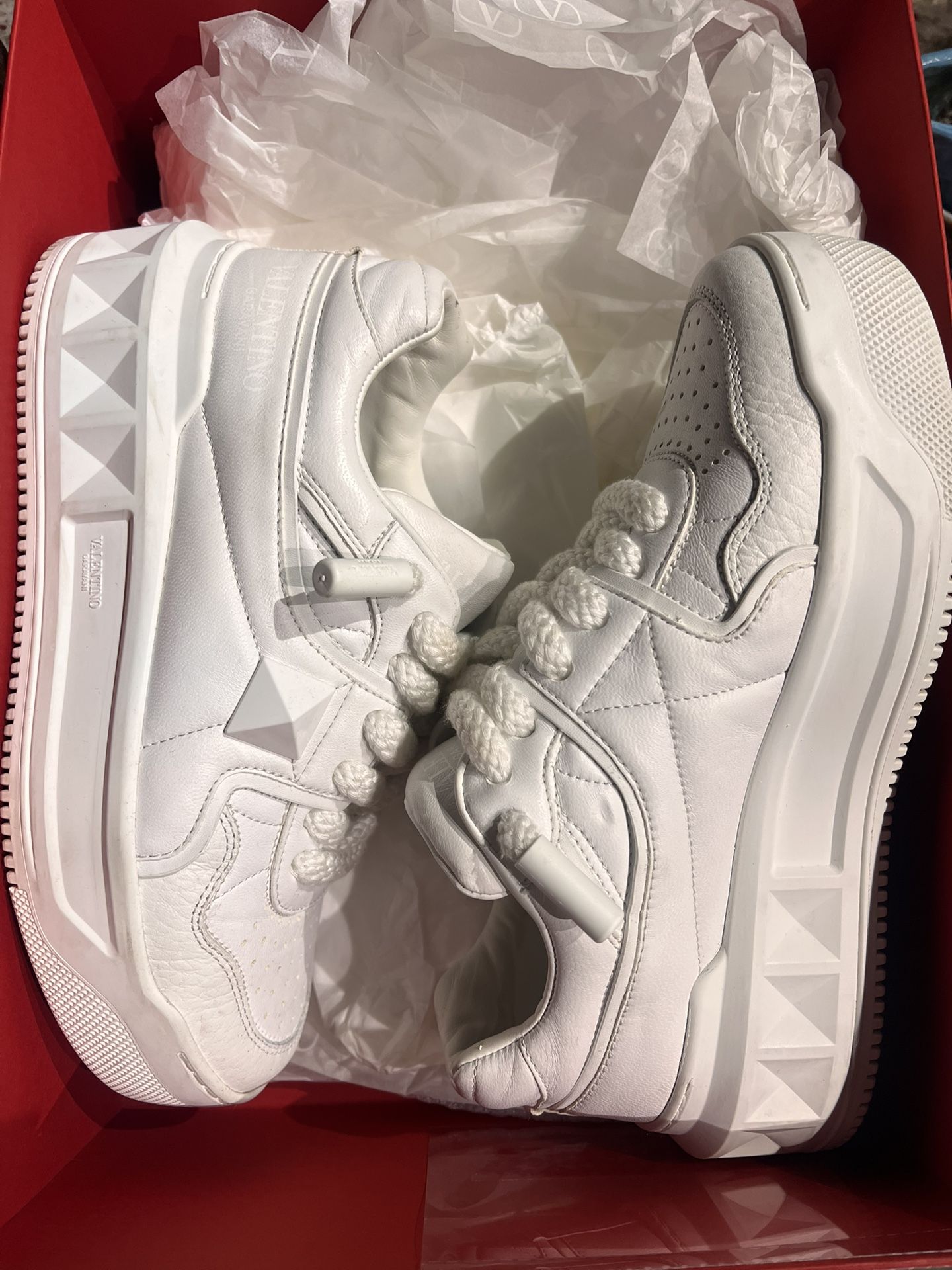 Authentic Valentino One Stud Sneakers. White 37