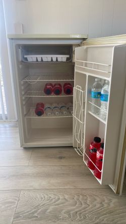 Mini Fridge 