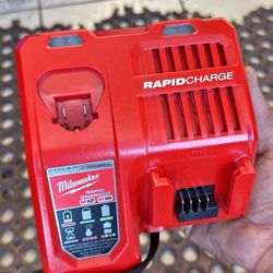 Milwaukee M12/M18 Rapid Charger 