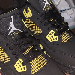 THUNDER 4s 