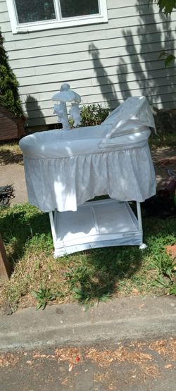 Baby bassinet. Never been used.