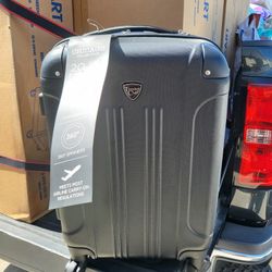 Travelers Club Chicago Hardside 20" Carry-On  Luggage 