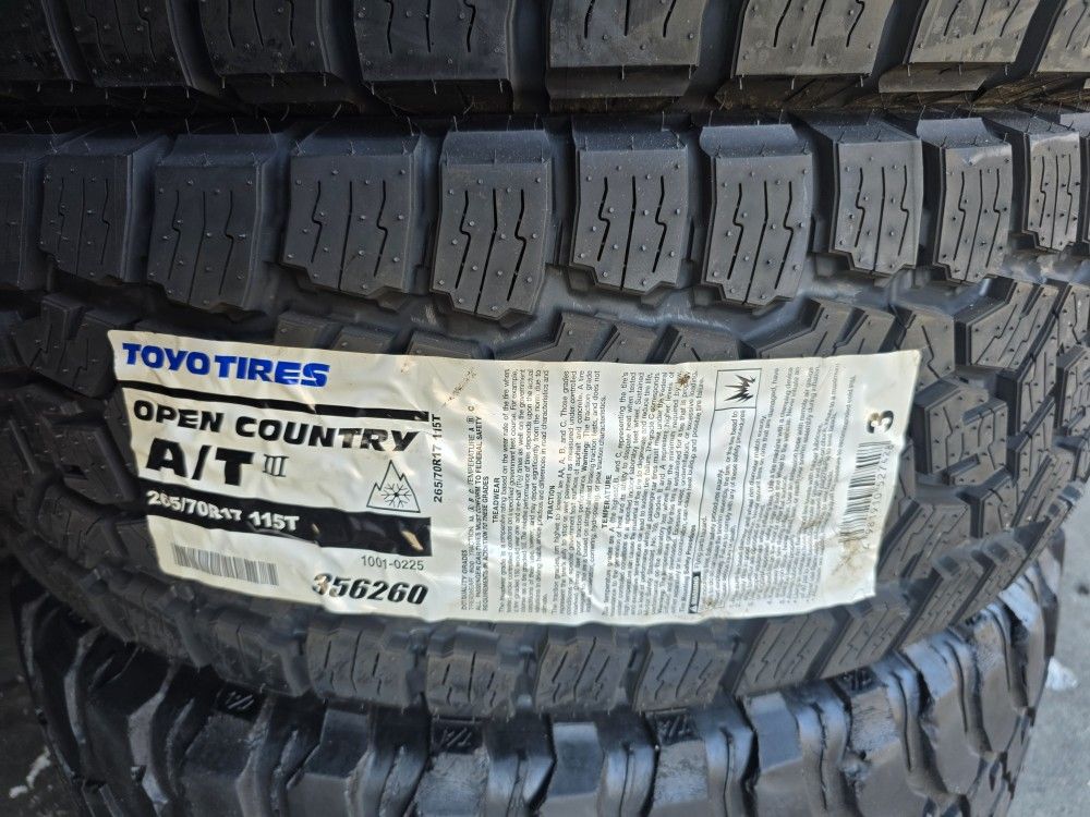 265 70 17 Toyo Tires Opencontré 