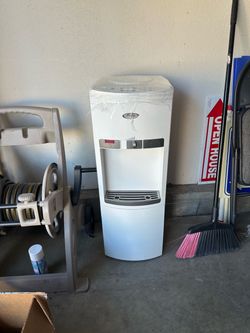 Water cooler hot/cold