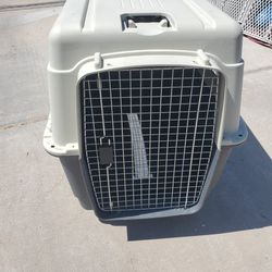 40" ROLLING CARRY  DOG KENNEL(has crack taped on outside)
