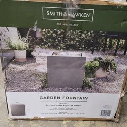 Smith & Hawkin Garden fountain. 16x16x16"

$84 FIRM
