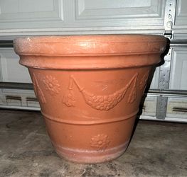 Beautiful, commercial-grade heavy plastic garden planter