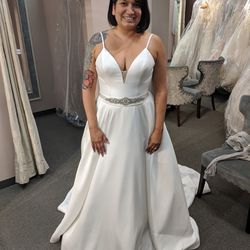 BRAND NEW Wedding Dress For Sale